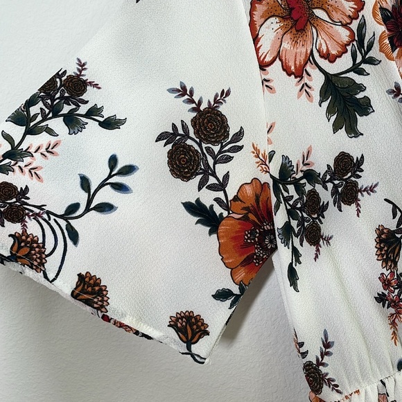 NeeSee's Floral Faux Wrap Midi Dress Size Small - Picture 5 of 9